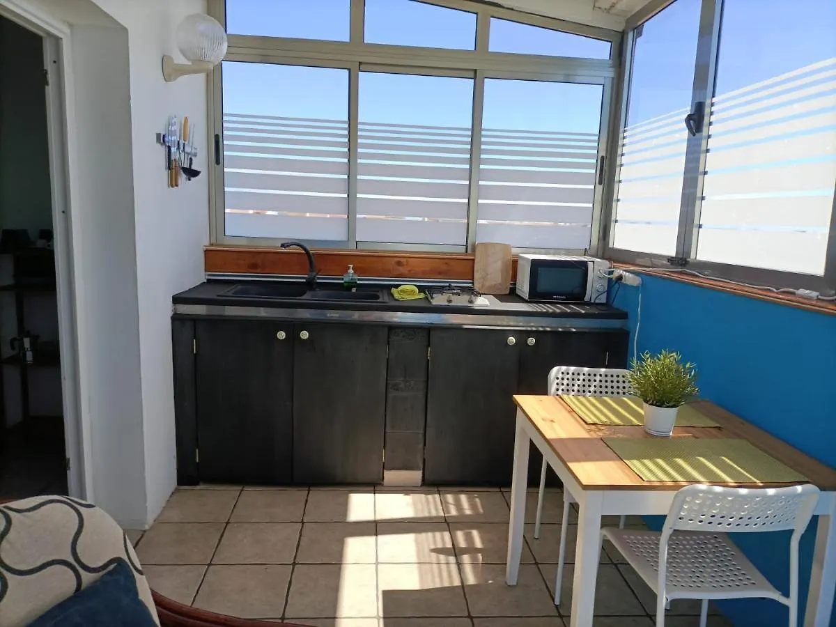 Apartamento Ático Arinaga con vistas , jacuzzi , terraza y barbacoa