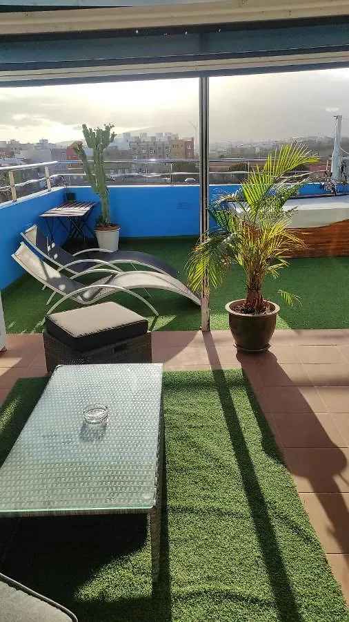 Apartamento Ático Arinaga con vistas , jacuzzi , terraza y barbacoa